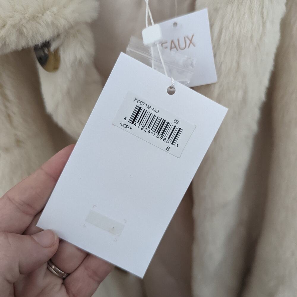 NEW Women's Gal Meets Glam Ivory Faux Fur Paulina Jacket Size Small - Picture 3 of 5